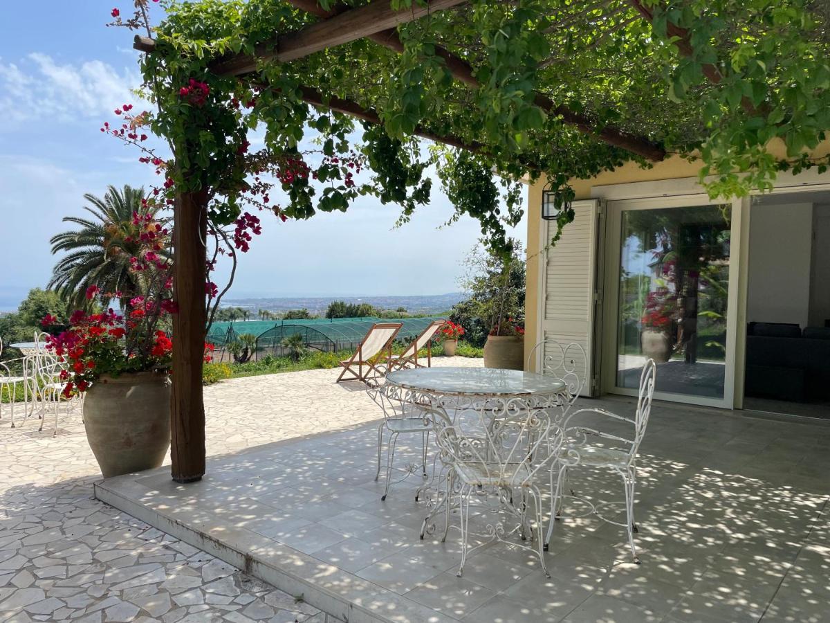 Villa Palm Hill Piedimonte Etneo Eksteriør billede
